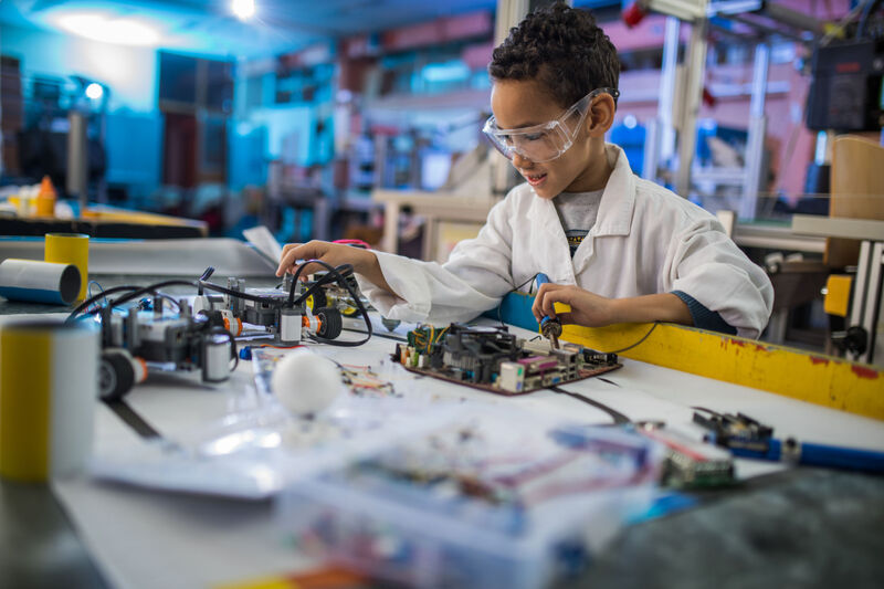 Young Scientist working with circuits and robots at a Trevon Branch robot school